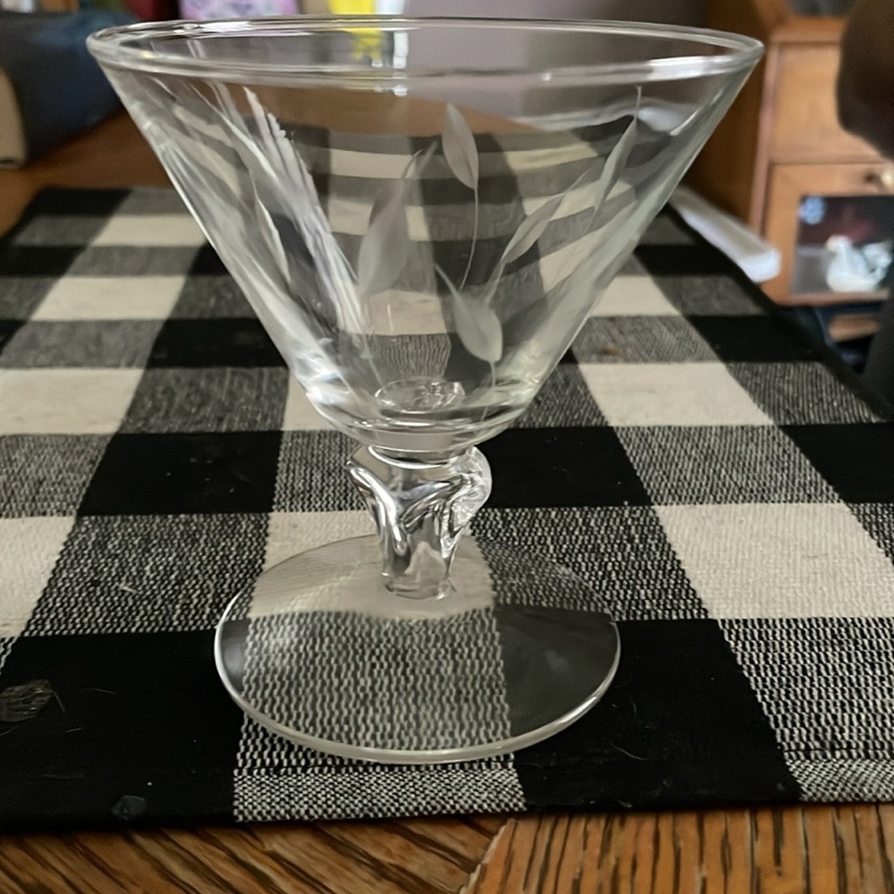 Libbey Clear Etched Glass Martini Glass - Picture 3 of 3